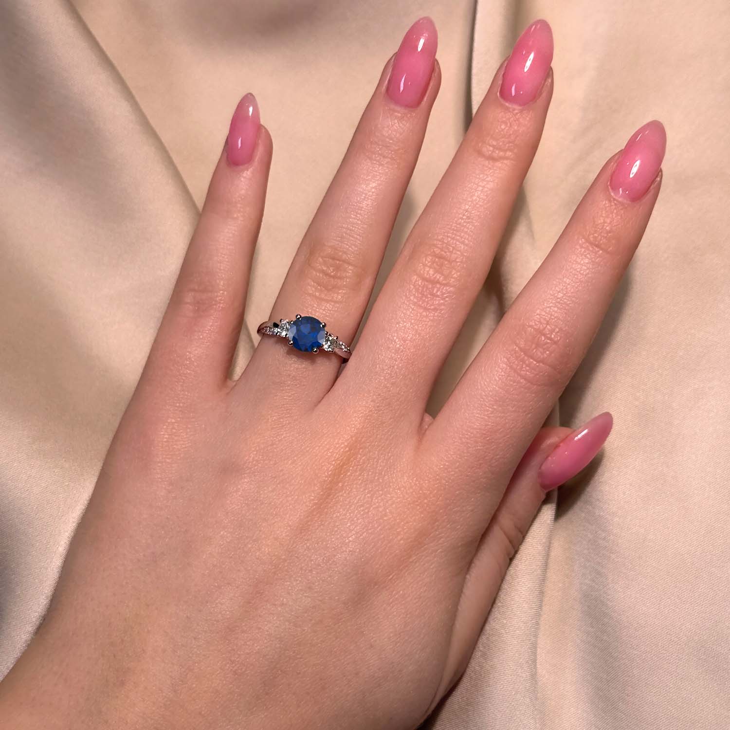 Round Cut Twisted-Band Blue Sapphire Engagement Ring