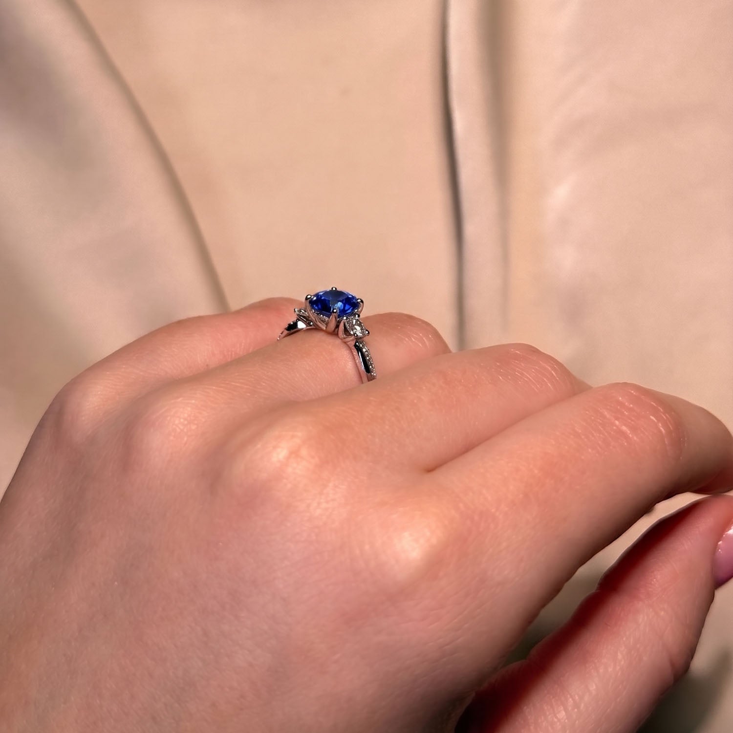 Round Cut Twisted-Band Blue Sapphire Engagement Ring