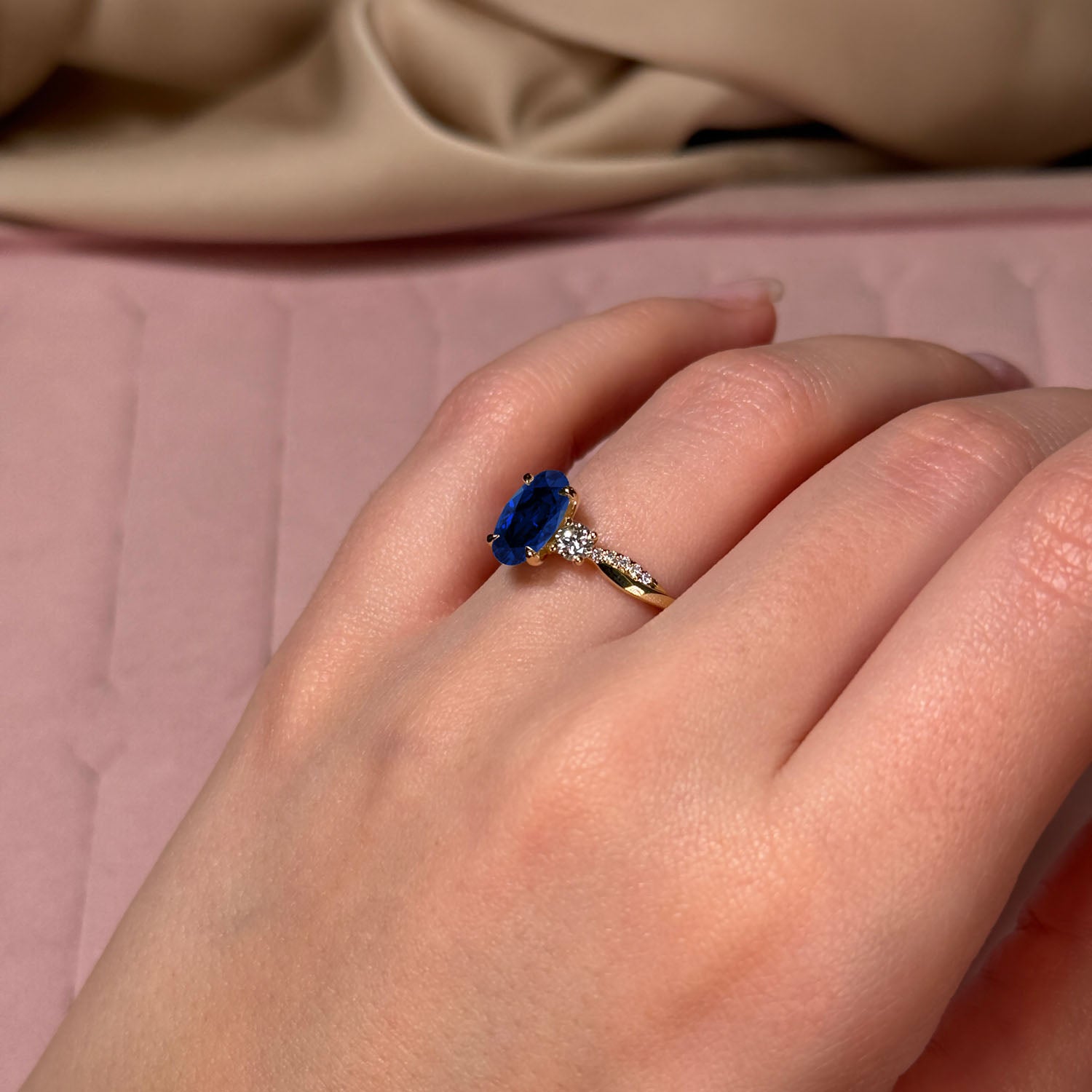 Oval Cut Twisted-Band Blue Sapphire Engagement Ring
