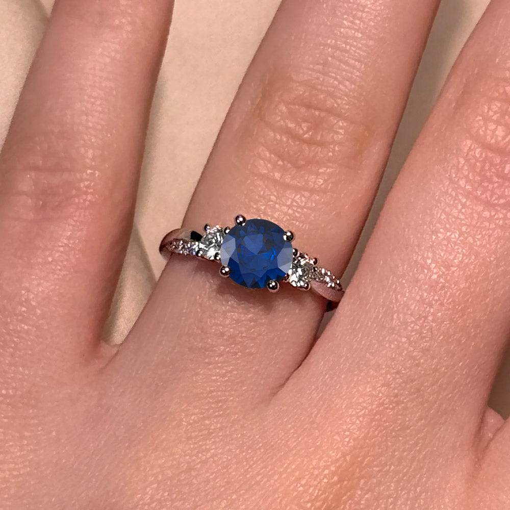 Round Cut Twisted-Band Blue Sapphire Engagement Ring