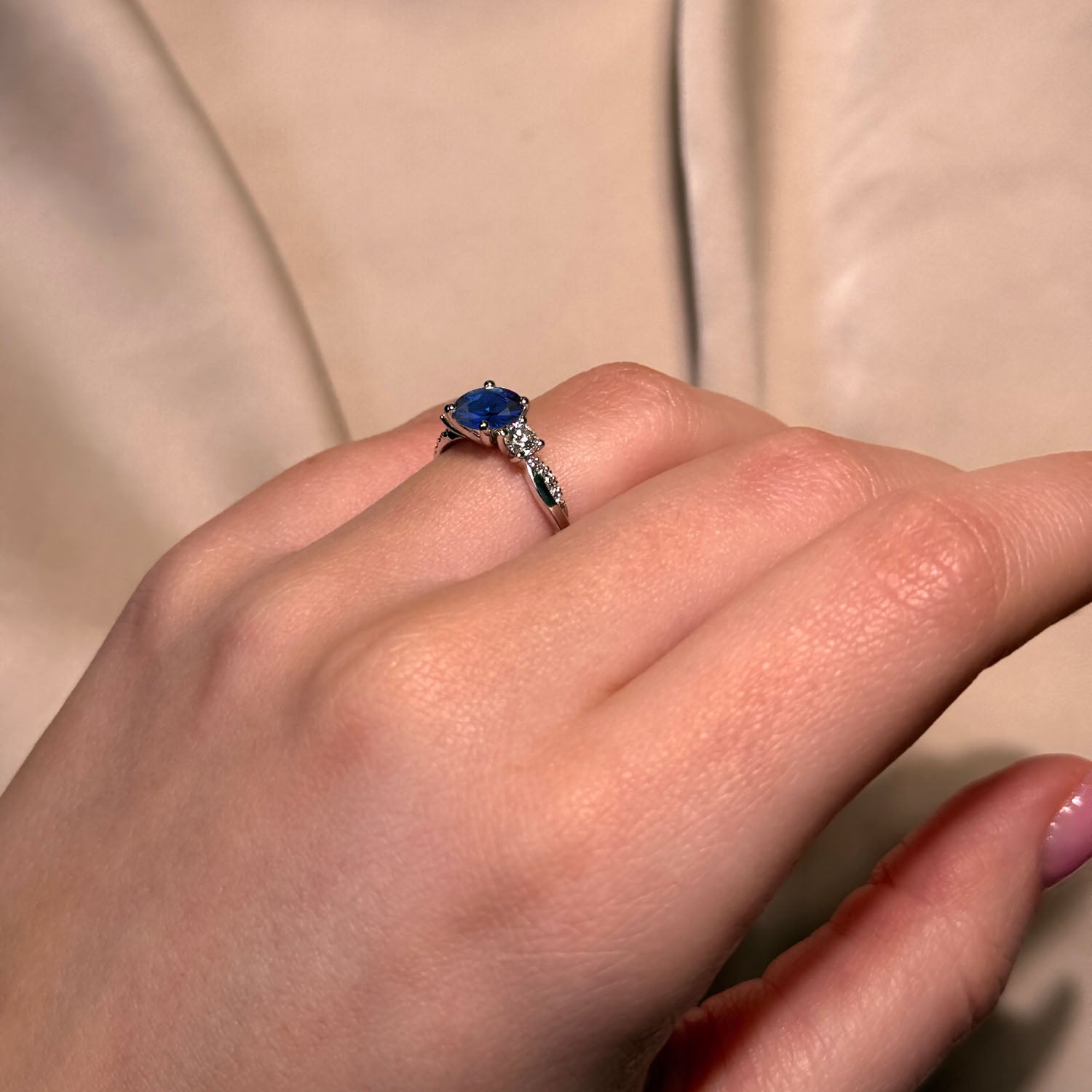 Round Cut Twisted-Band Blue Sapphire Engagement Ring