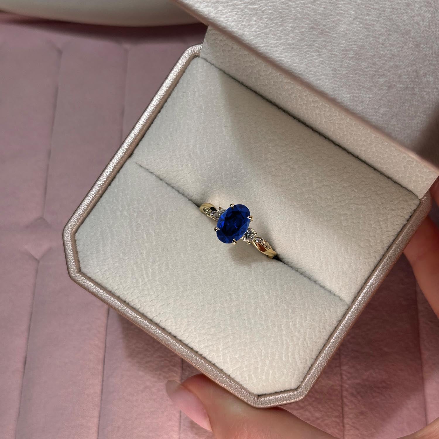 Oval Cut Twisted-Band Blue Sapphire Engagement Ring